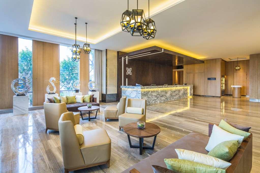 Hilton Garden Inn Ningbo Dalaman gambar